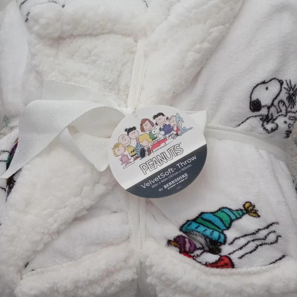 Peanuts throw